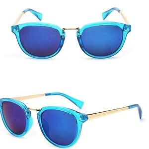 Victoria Leland Designs Stylish Blue Sunglasses UV 400